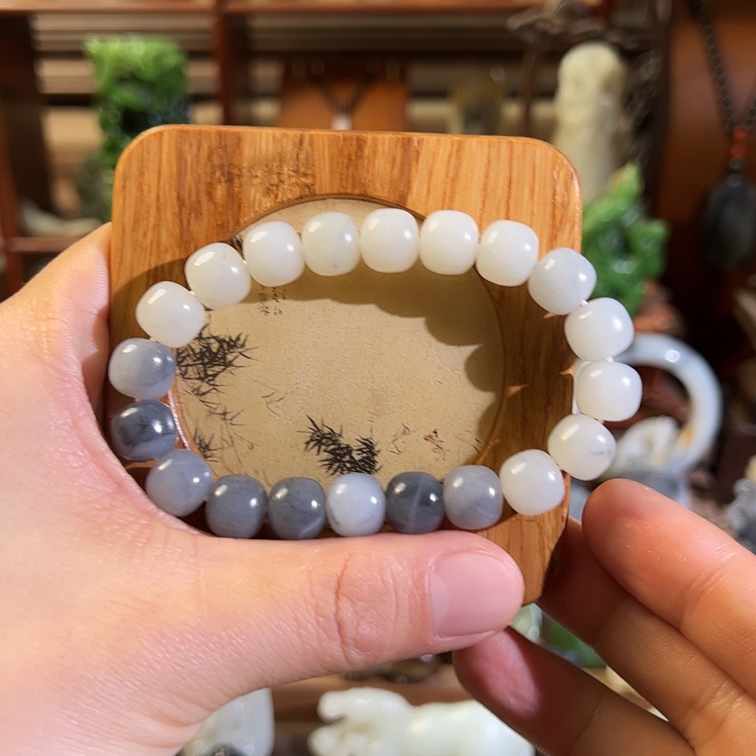 坪***川和田玉未镶嵌颈饰