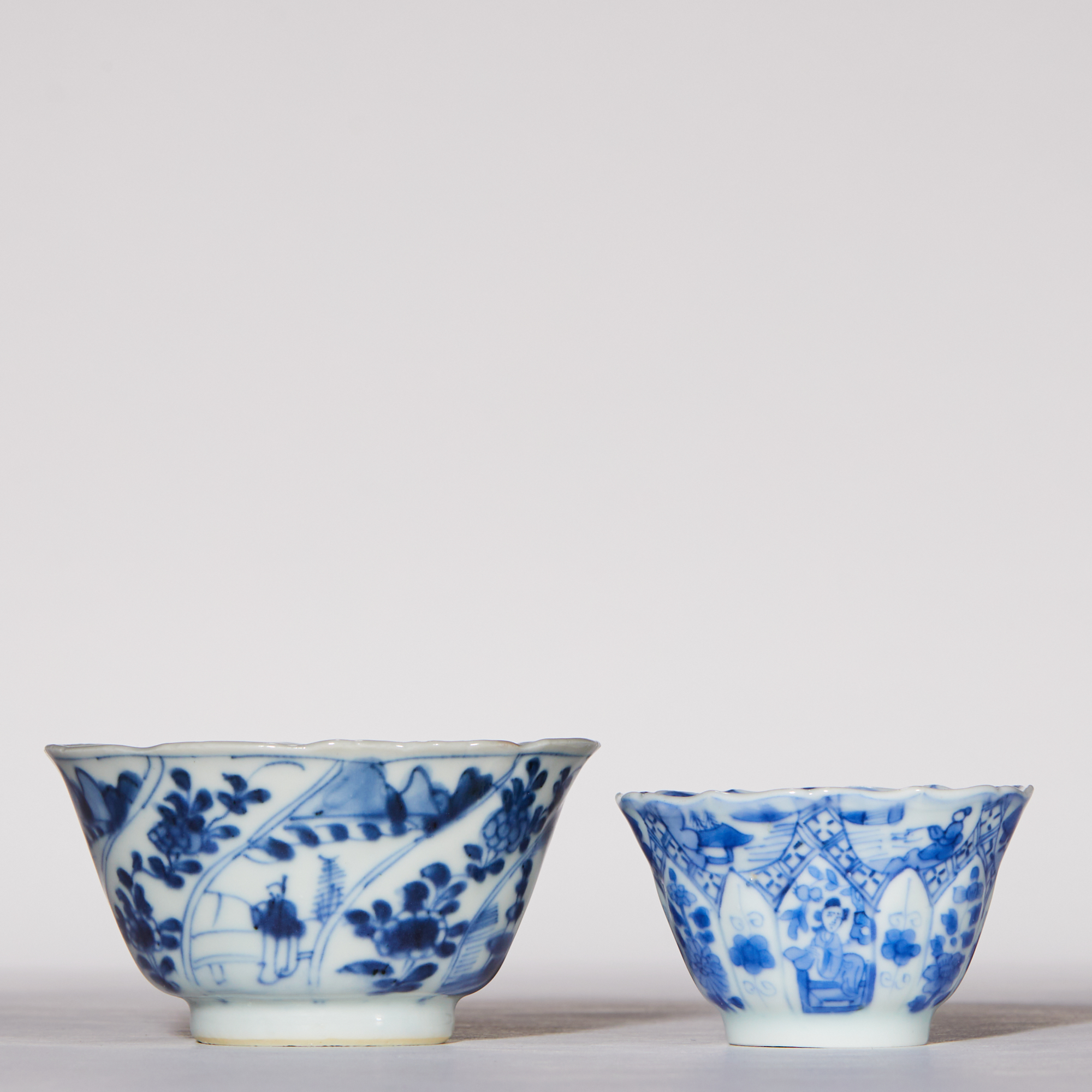 4876清康熙·青花花卉、人物杯两只【古董拍卖】
