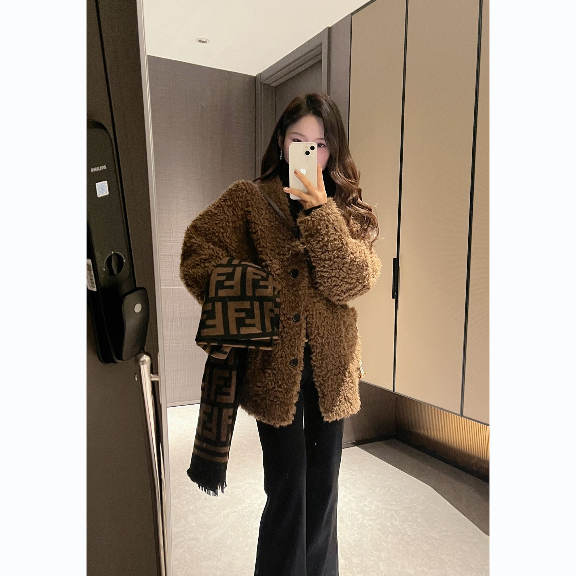 【冬日诺丁山】独特高级感毛茸茸保暖女时尚外套2636