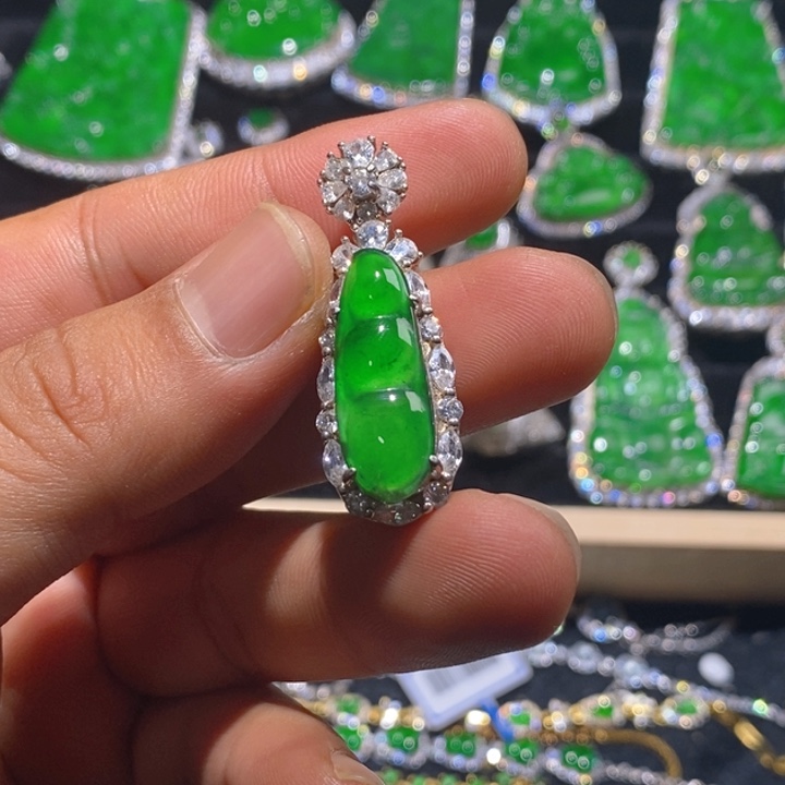 翡翠颈饰银S925镶嵌天然A货翡翠