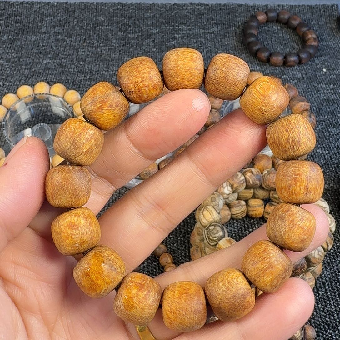 j***。贡木1314印贡粗抛红油麻丝