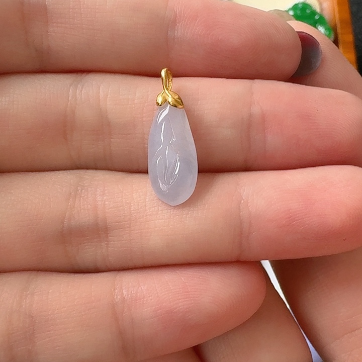 翡翠18K金镶嵌颈饰吊坠