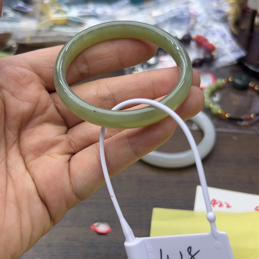 和田玉未镶嵌手镯51.3圈围416瑕