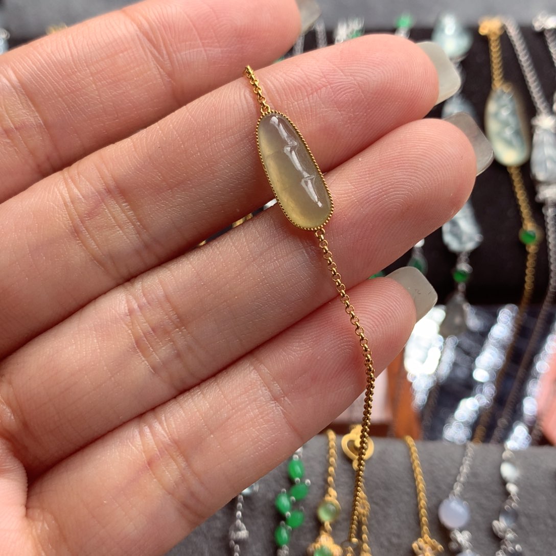 翡翠颈饰18K金镶嵌翡翠