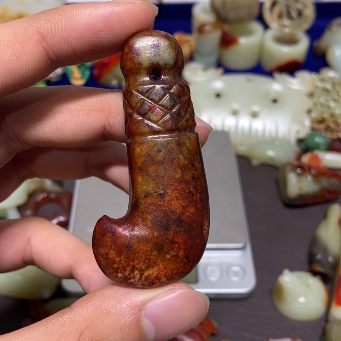 透闪石质玉未镶嵌车挂