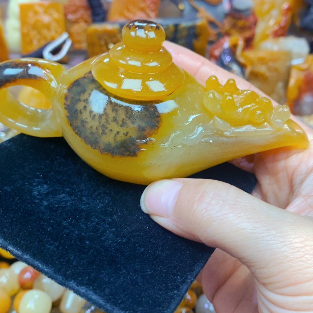 未镶嵌石英质玉（黄龙玉）手链