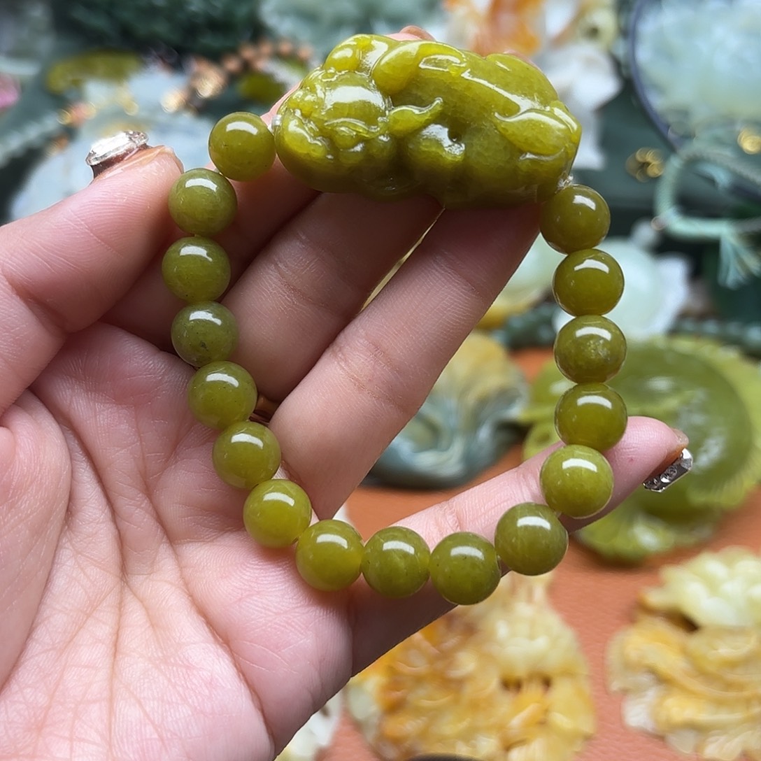 蛇纹石玉未镶嵌颈饰