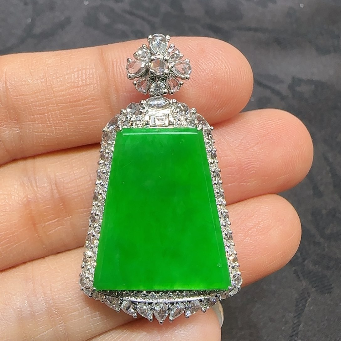 翡翠吊坠(不含链)18K金镶嵌