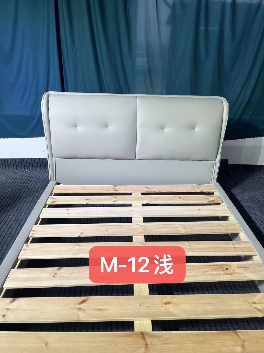 1.8×2软包大床+俩床头柜+弹簧垫