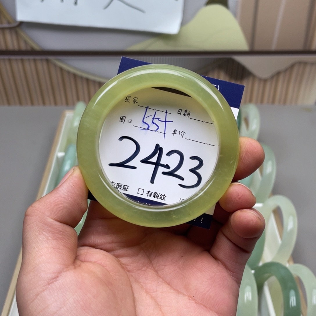 岫玉手镯手镯未镶嵌