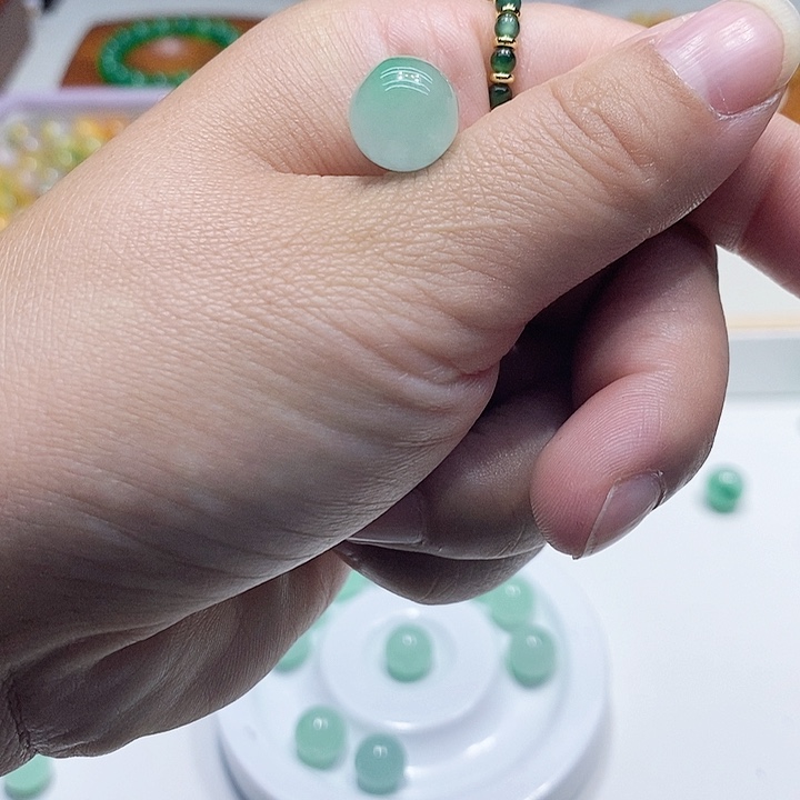 翡翠散珠冰果绿卡12