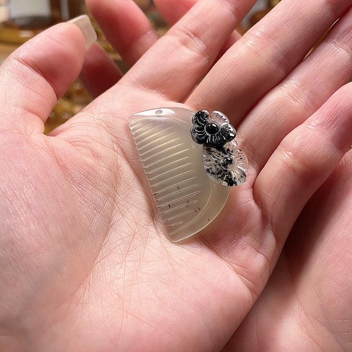 蛇纹石玉颈饰未镶嵌