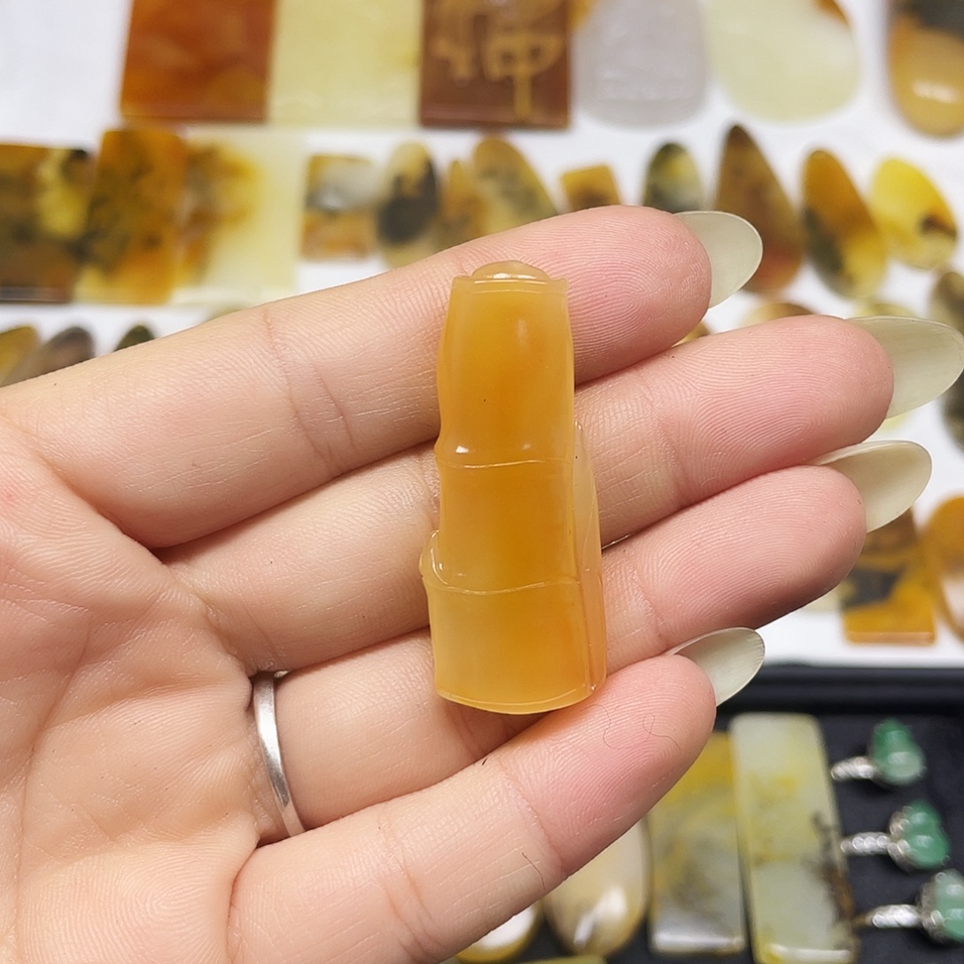 石英质玉（黄龙玉）未镶嵌吊坠(不含链)