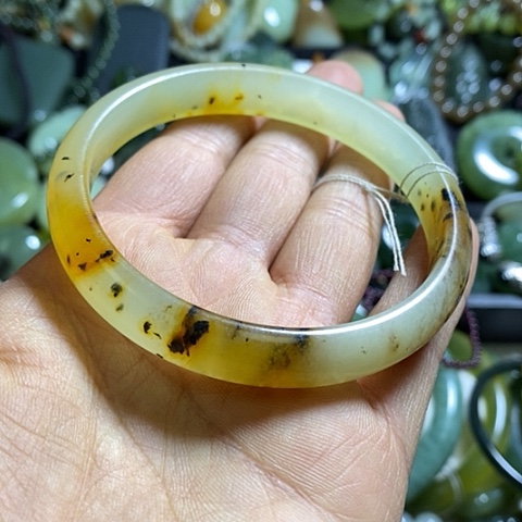 岫玉手镯未镶嵌62口径61口径