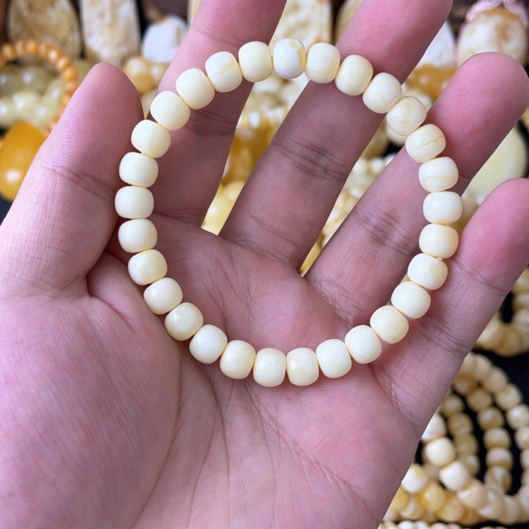 琥珀手串未镶嵌额***08mm俄料瓷白精工老型手串