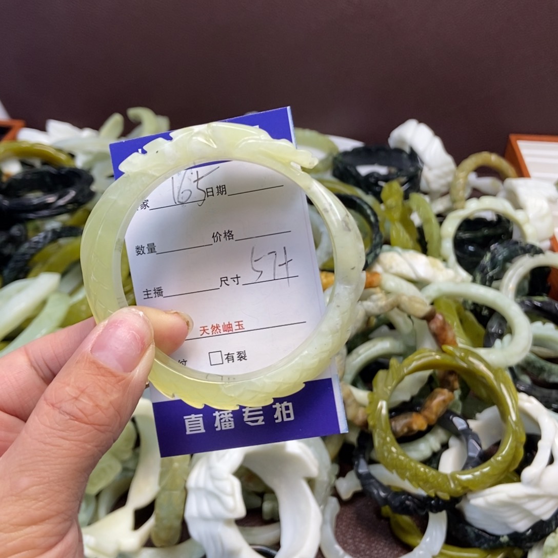 蛇纹石玉手镯未镶嵌