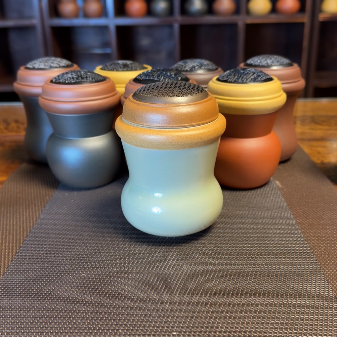 炮筒蜜色一只。   