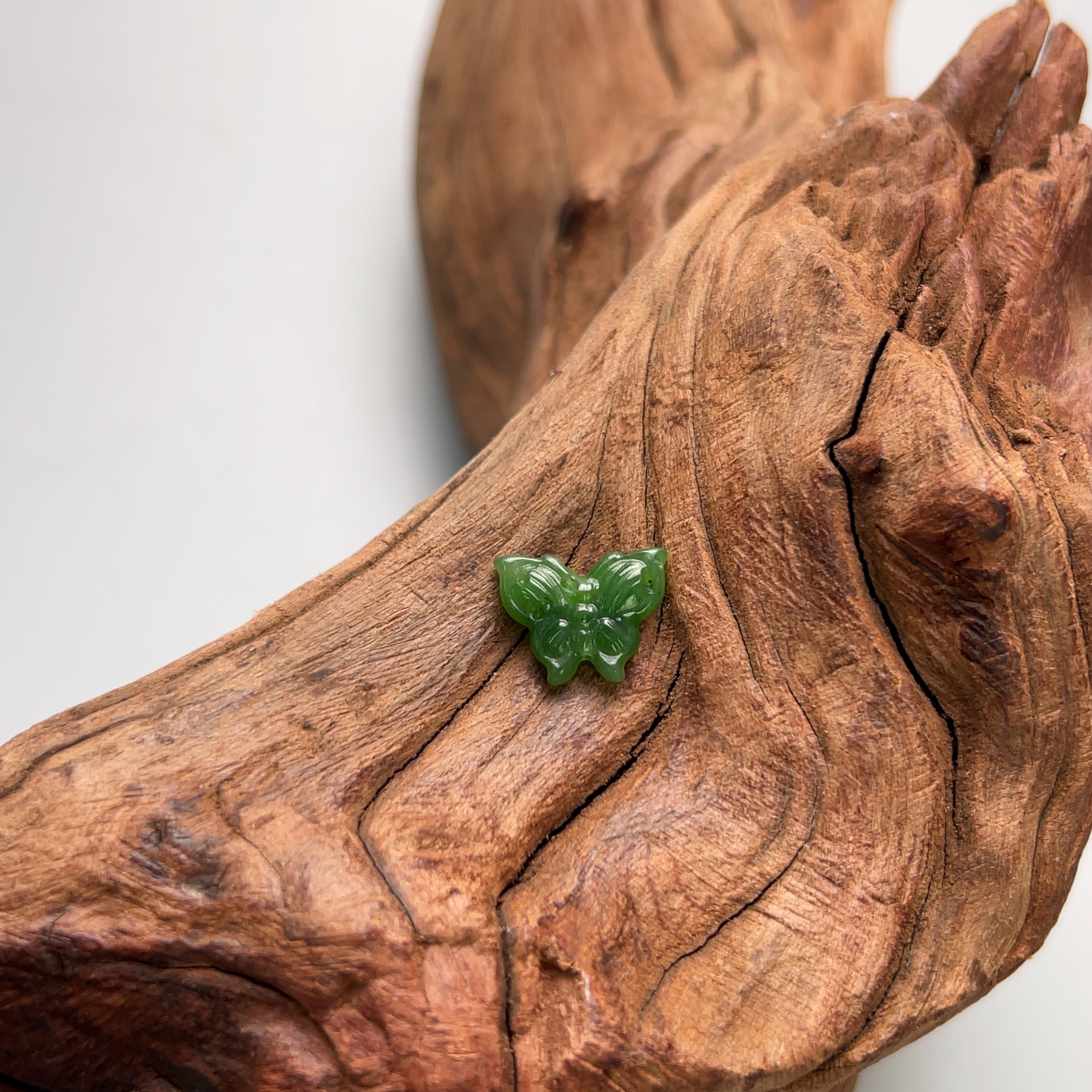 碧玉蝴蝶雕刻配件