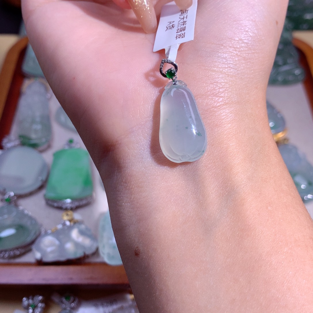 翡翠吊坠(不含链)18K金镶嵌