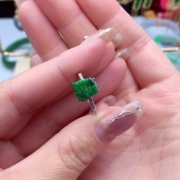 翡翠颈饰银S925镶嵌翡翠