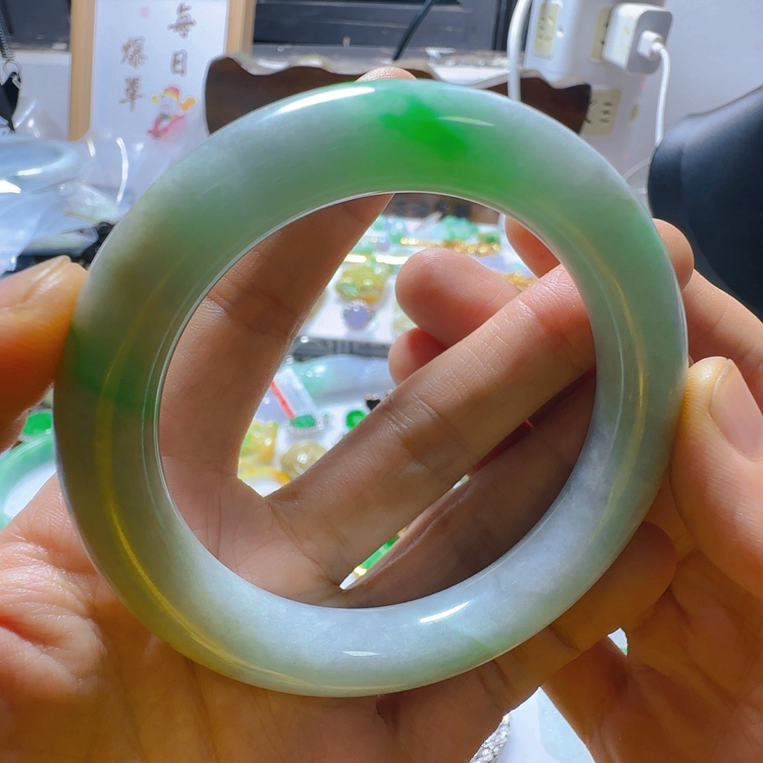 小***暖翡翠未镶嵌手镯翡翠660