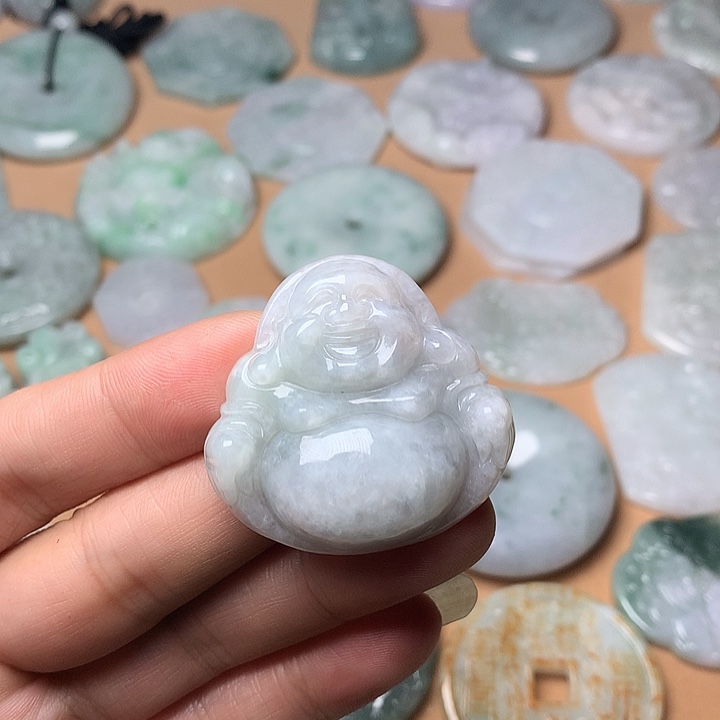 翡翠未镶嵌颈饰佛