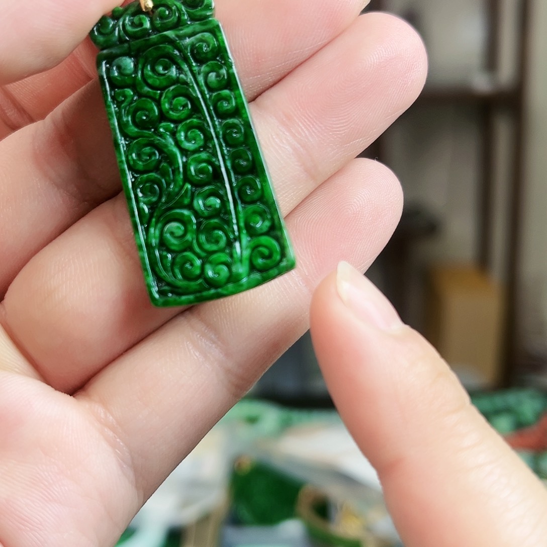 翡翠颈饰18K金镶嵌吊坠
