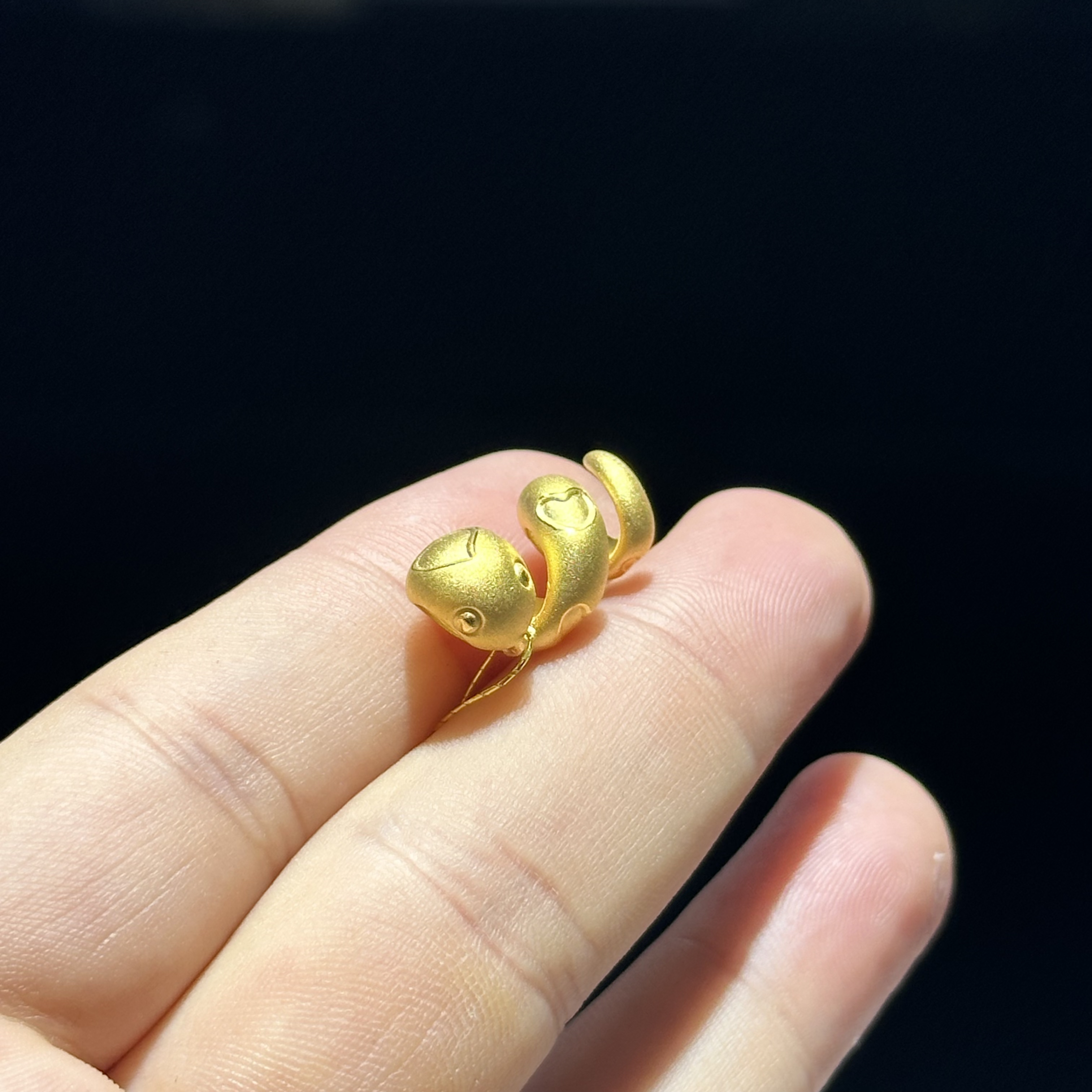 足金999 爱心卷卷蛇通孔 2.041