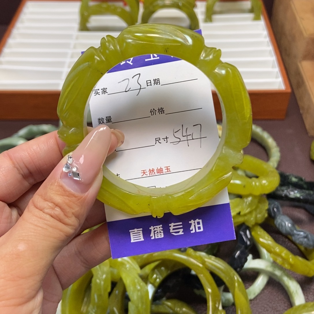 蛇纹石玉手镯未镶嵌