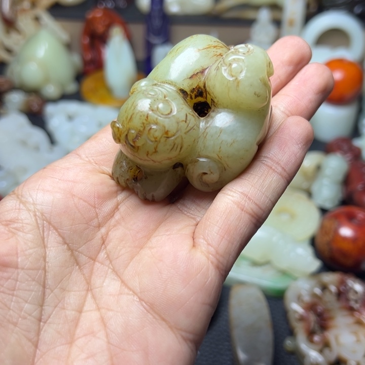 半***醋和田玉（糖玉）未镶嵌颈饰