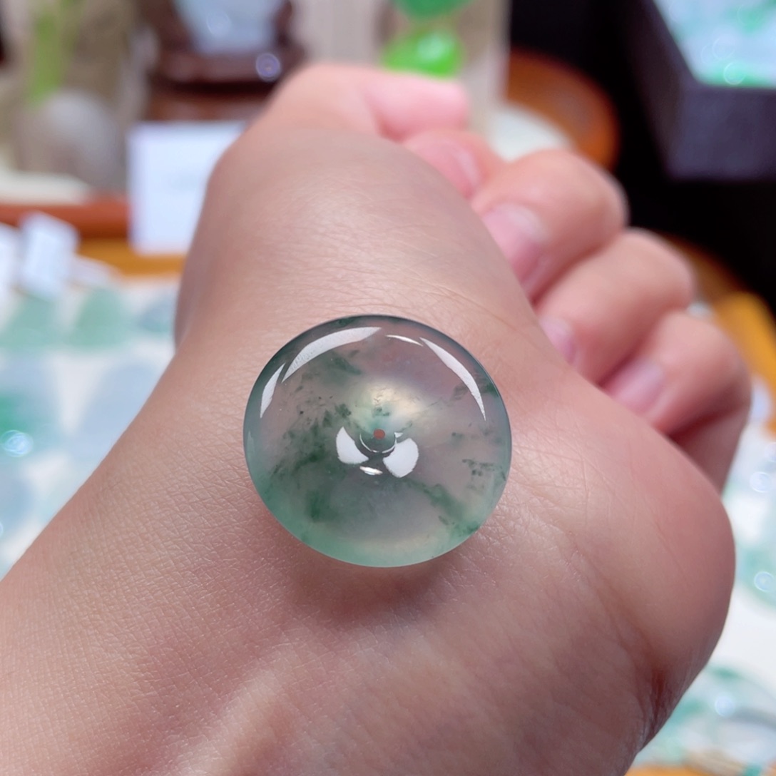 翡翠颈饰未镶嵌扣子