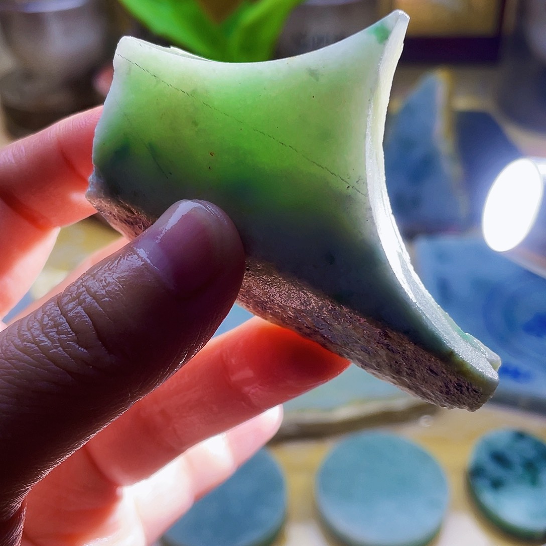 翡翠未镶嵌颈饰毛料24