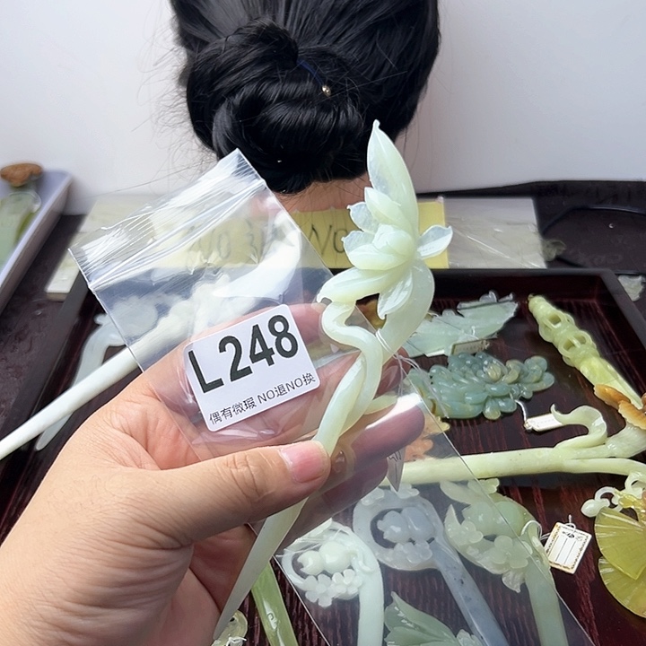 蛇纹石玉发饰合金陈*美