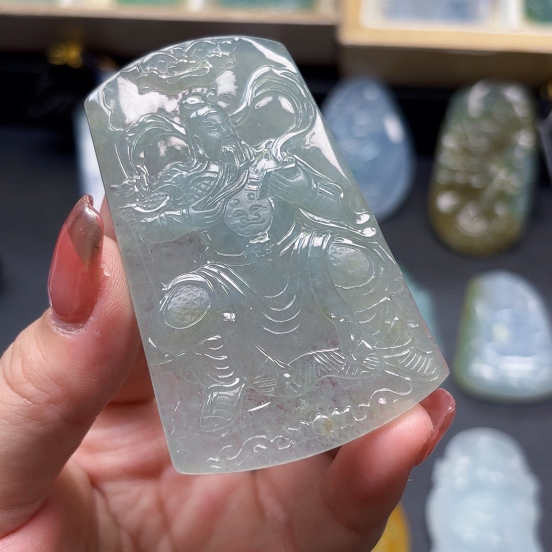 翡翠未镶嵌颈饰关公