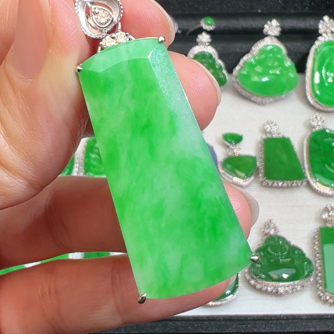 翡翠吊坠(不含链)18K金镶嵌