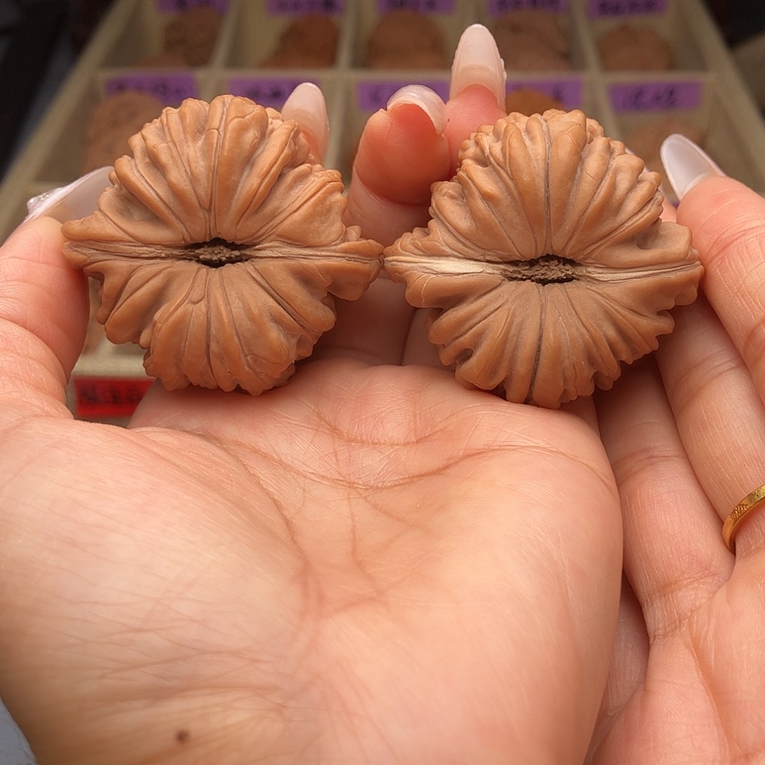 文玩核桃把件至尊楼46