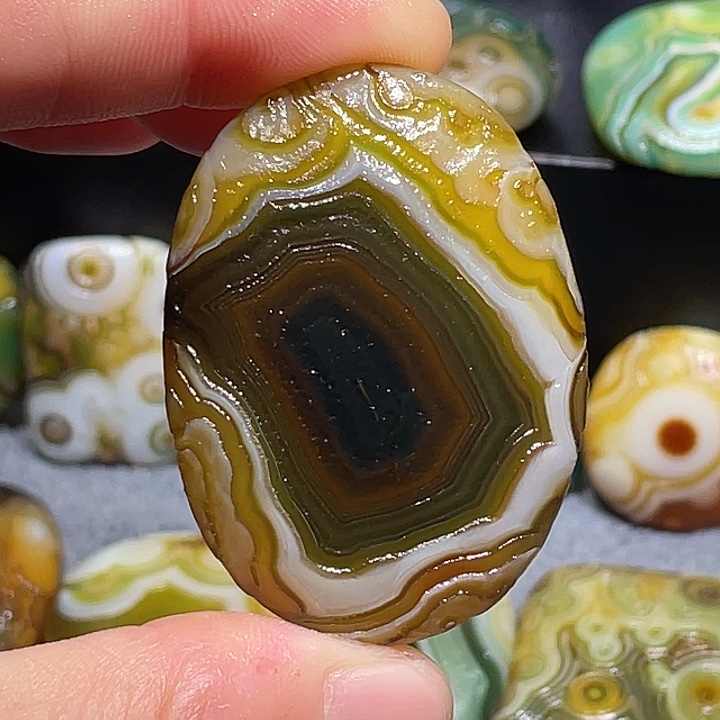 玛瑙/玉髓未镶嵌珠宝奇石