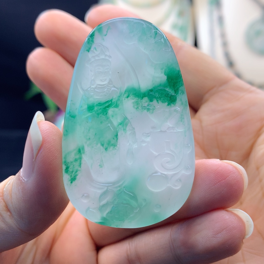 颈饰未镶嵌石英质玉