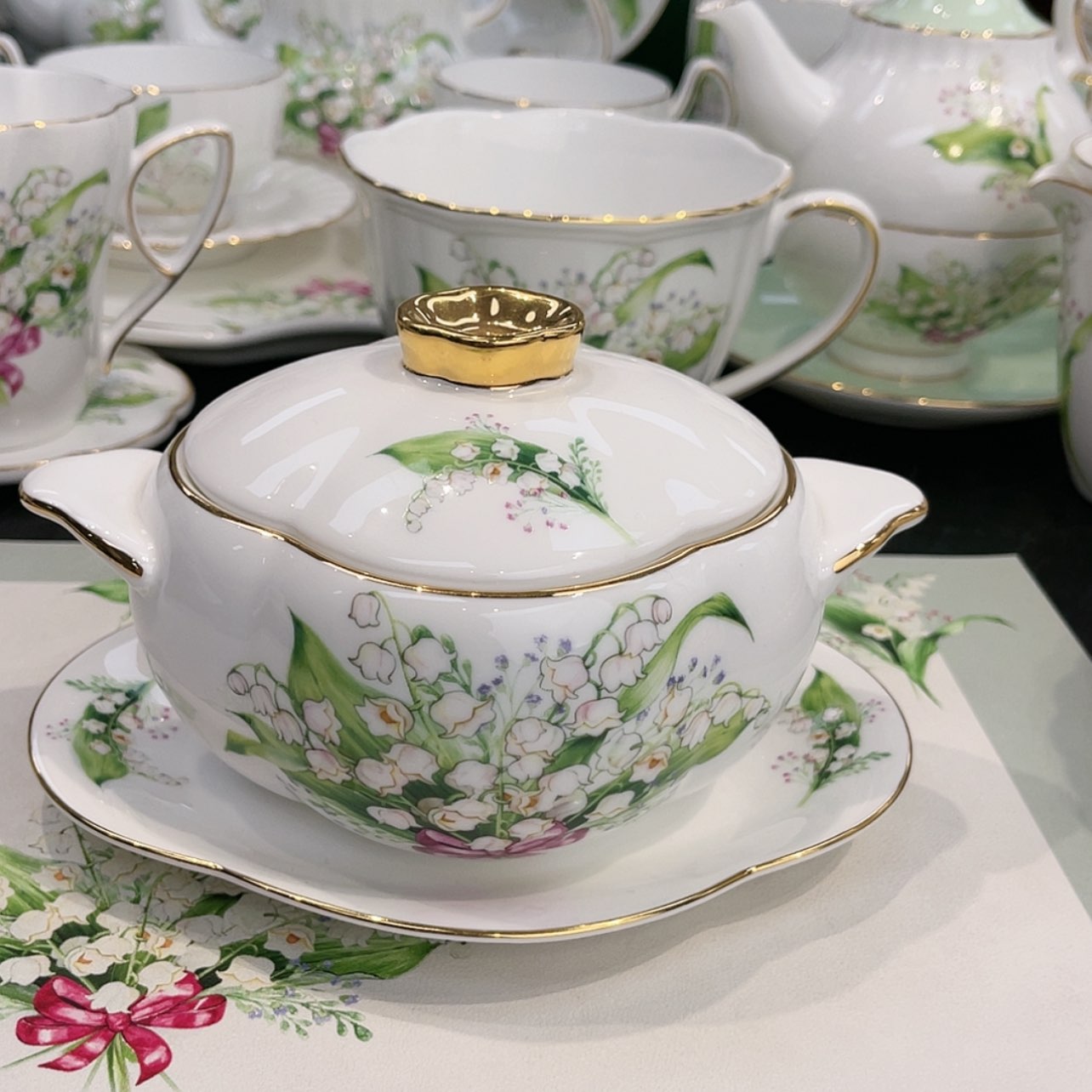 【闪购商品】瓷片炖盅————————