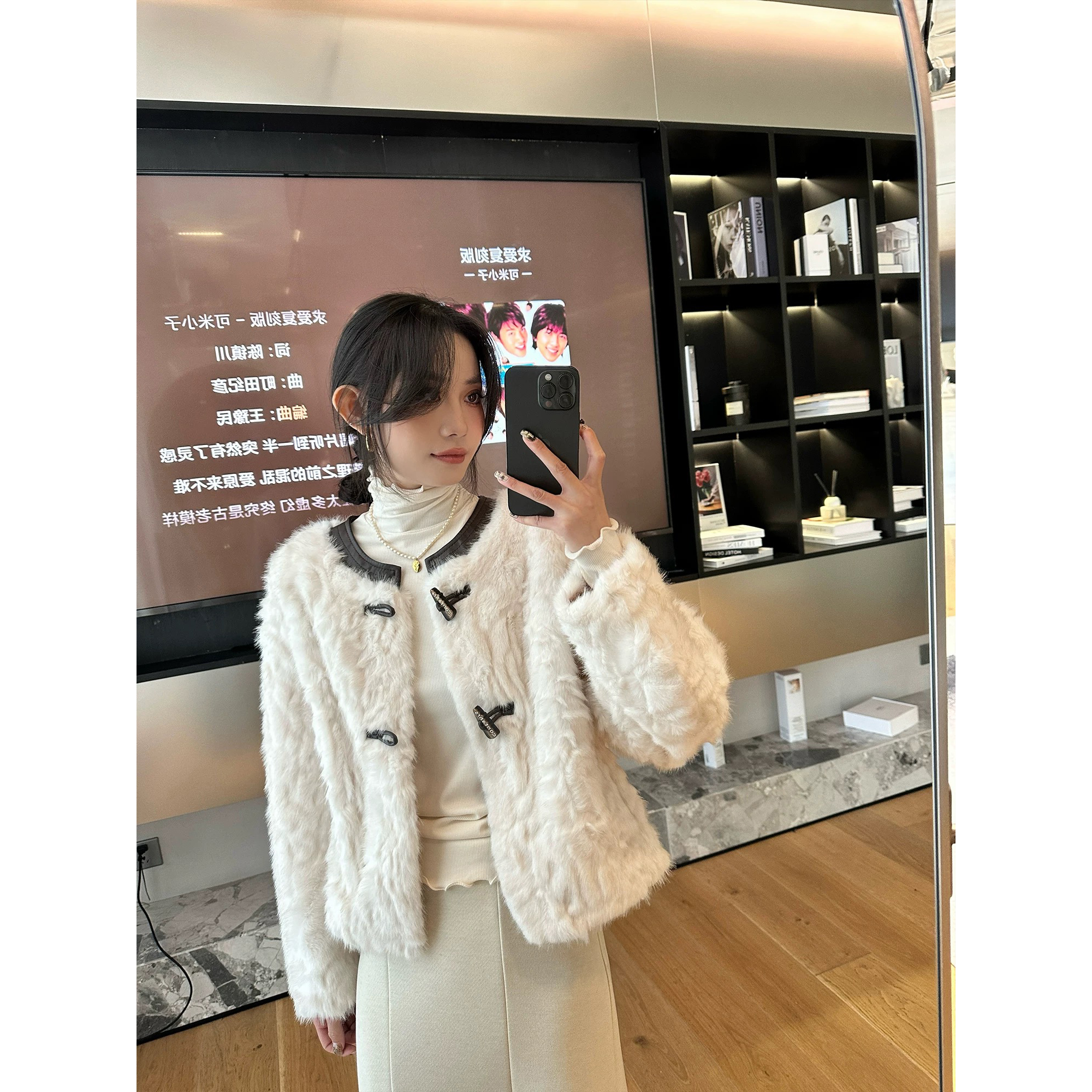 AMYSURE FUR【韩系欧尼】冬季温柔风无领宽松毛绒外套926