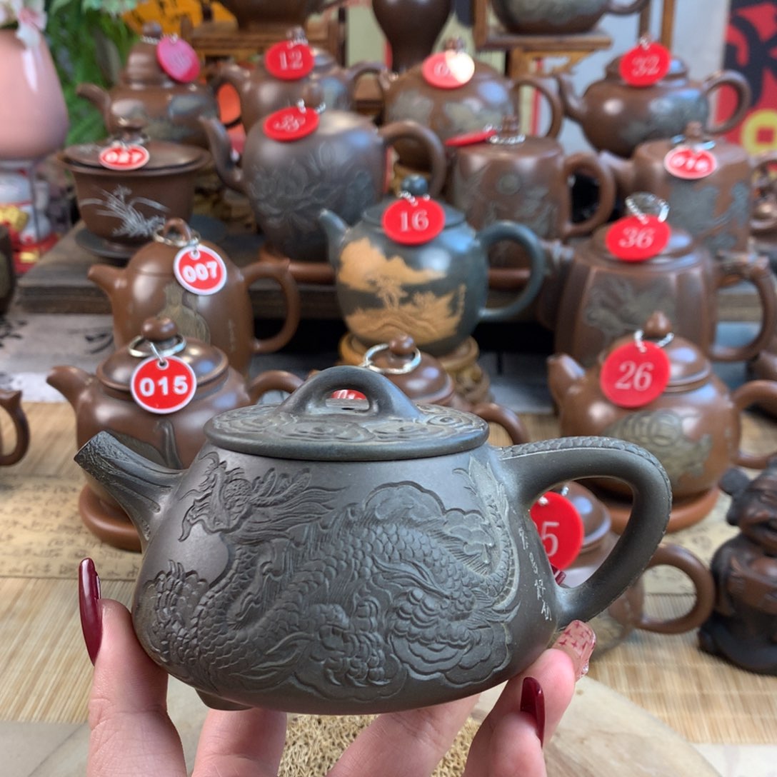 深****）黎昌权浮雕龙凤壶