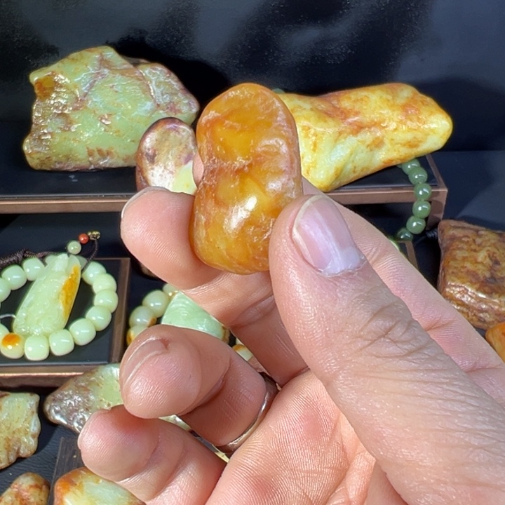 岫岩河磨玉（透闪石质玉）颈饰未镶嵌杜*壮