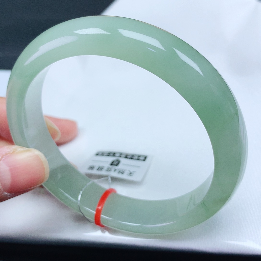 翡翠手镯未镶嵌57圈