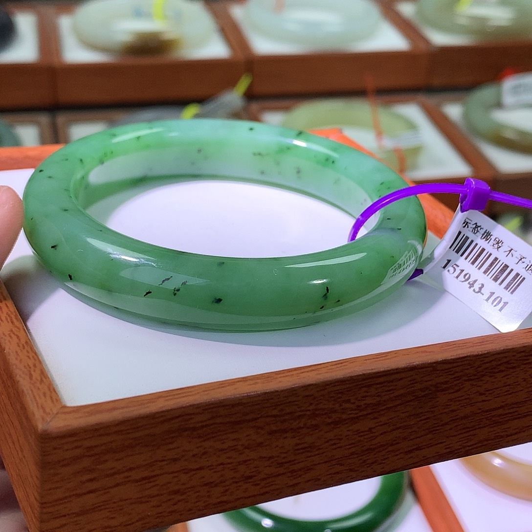 和田玉未镶嵌手镯56 猕猴桃