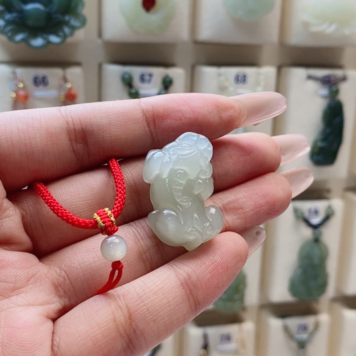 用***0和田玉未镶嵌颈饰