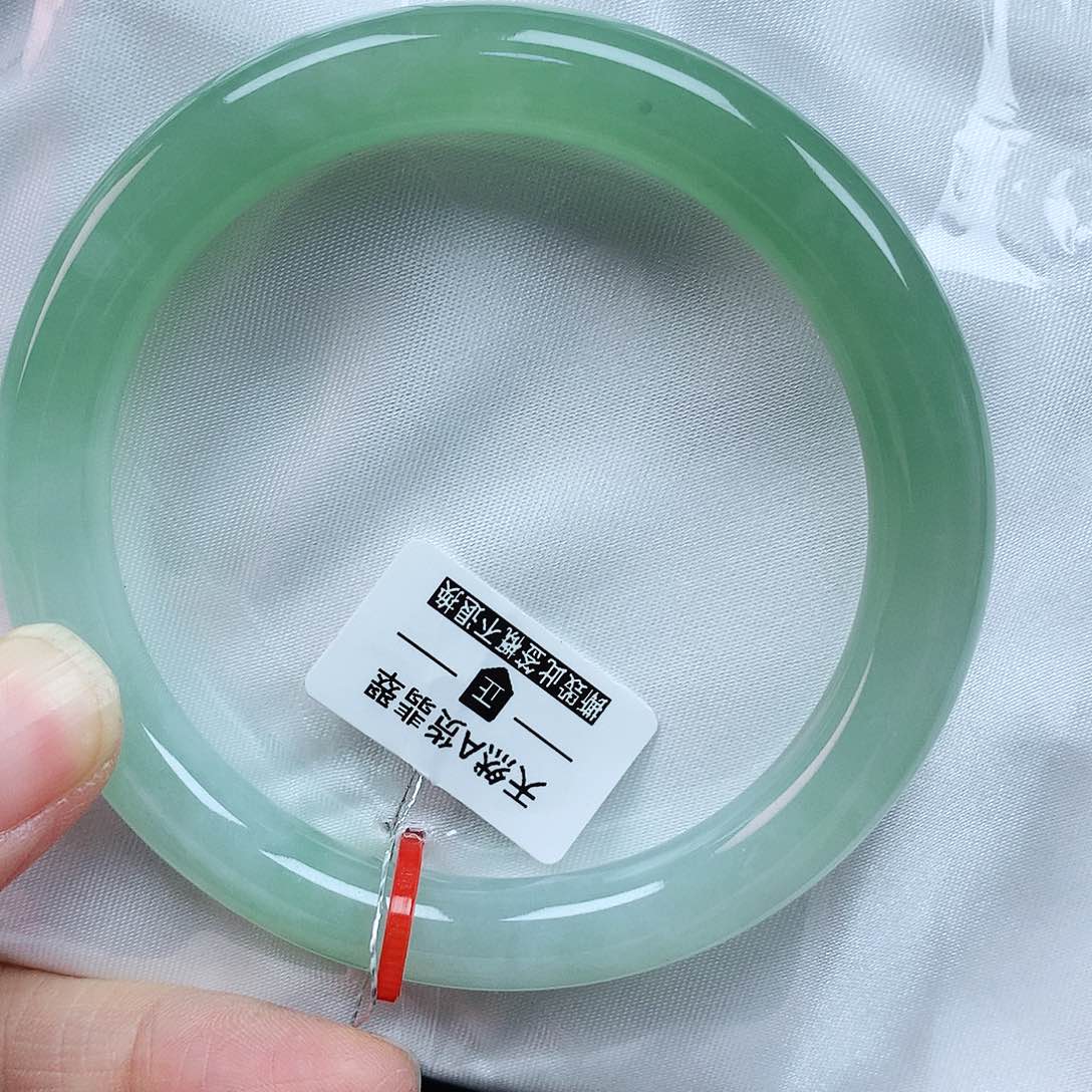 翡翠手镯未镶嵌57圈