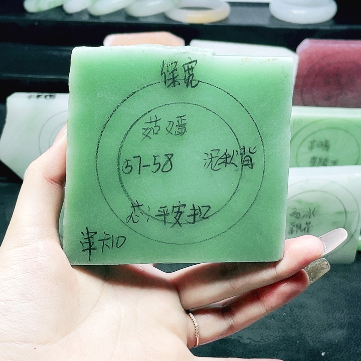 茹***嫣定制石英质玉（天山翠）
