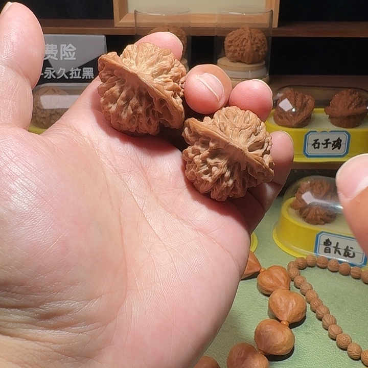 文玩核桃吊坠全品40.5秦闷（头货）