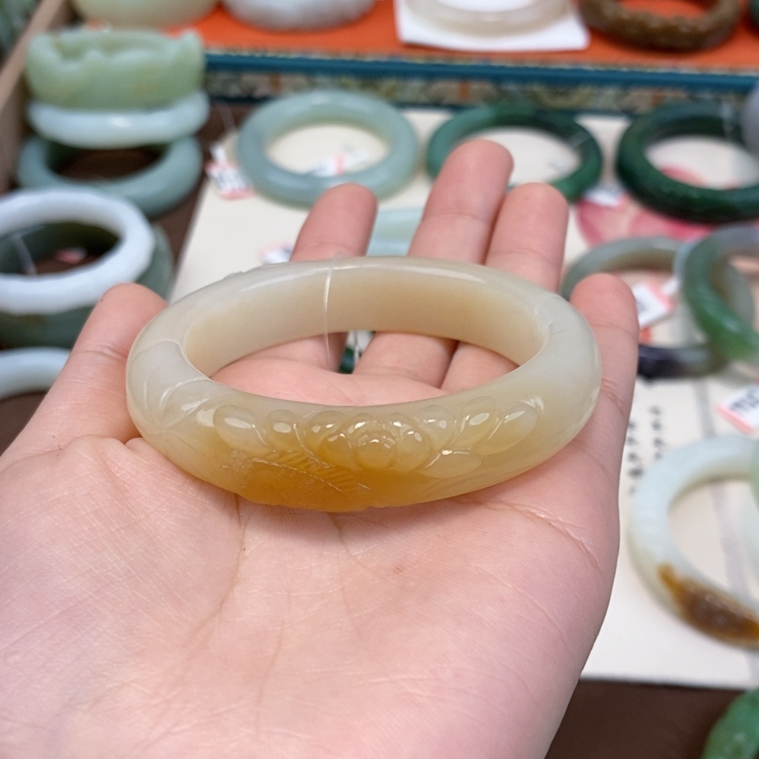 D***l和田玉未镶嵌手镯