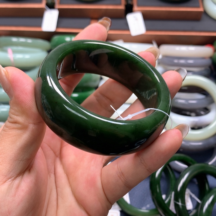 【闪购商品】未镶嵌手镯和田玉（碧玉）